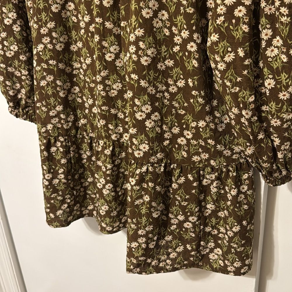 NWT Love Riche Long Sleeve V Neck Floral Dress Ruffle Neutral Women's Medium - Picture 11 of 12